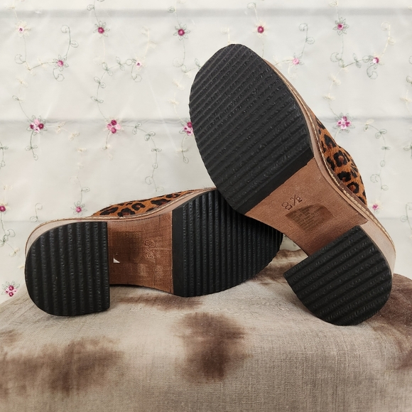 Leopard Print Platform Clogs - Picture 11 of 13